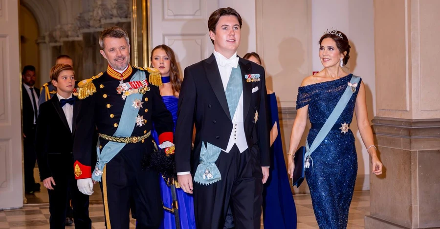 Принц Дании Кристиан отпраздновал 18-летие банкетом с вечеринкой и произнес свою первую речь в качестве наследника престола