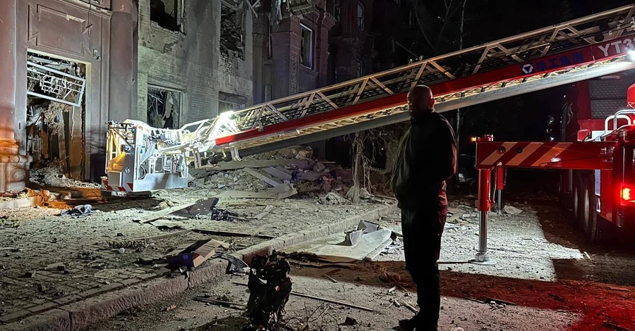 РФ ударила по многоэтажке в Запорожье, есть погибшие
