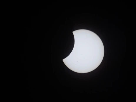 Астронавтка NASA зробила унікальний знімок - як сонячне затемнення виглядає із космосу