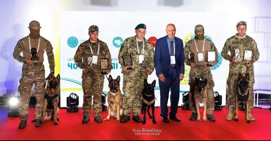 На защите Украины: 23 служебных собаки-герои получили почетные награды