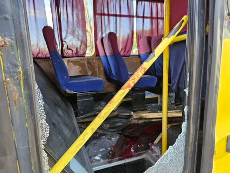 Внаслідок мінометного обстрілу Херсона постраждали сім пасажирів маршрутки