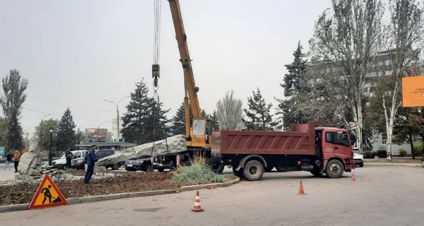 В центре Запорожья убрали остатки памятника Пушкину — он простоял без 