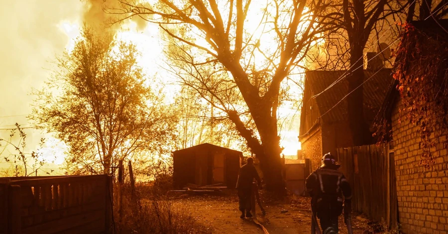 В Донецке загорелись цистерны с нефтепродуктами
