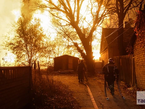 В Донецке загорелись цистерны с нефтепродуктами