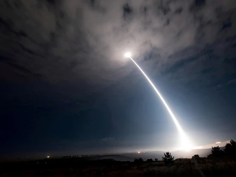США підірвали міжконтинентальну балістичну ракету під час пробного запуску