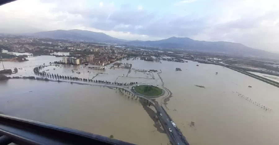 Шторм в Италии вызвал наводнения, есть погибшие и пропавшие без вести