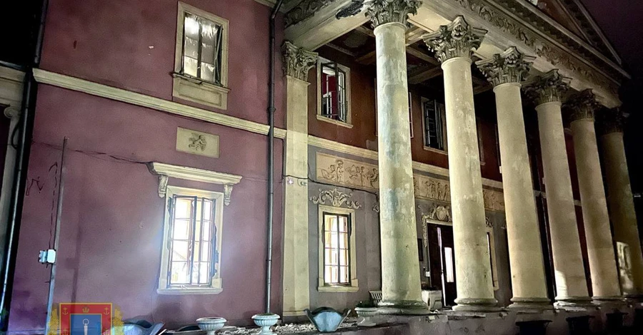 Во время обстрела Одессы повреждены Художественный музей, водопровод и ряд жилых зданий