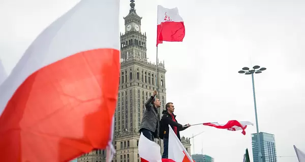 День независимости Польши: националисты на марше и коллективное исполнение гимна