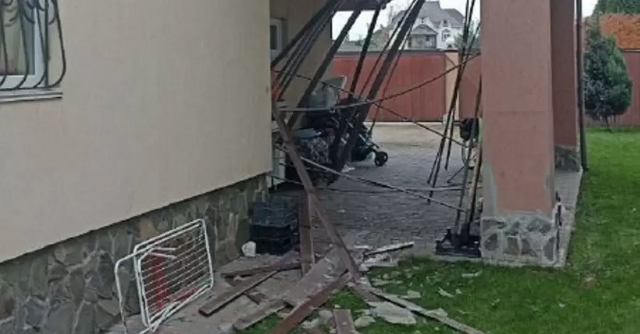 В результате ракетного удара по Киевщине повреждены пять частных домов