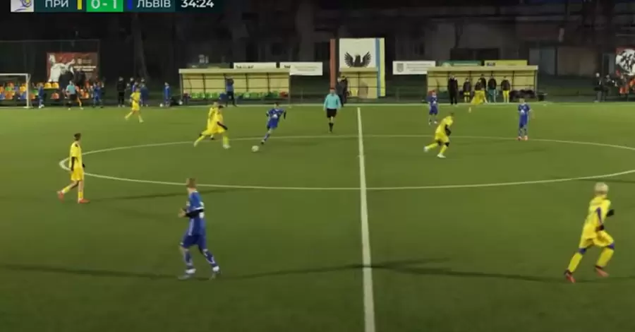 13-летний прикарпатский футболист забил гол с середины поля