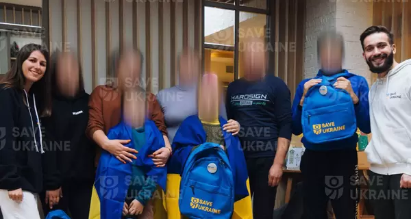 Украина вернула из оккупации четырех детей, которых в школе заставляли заворачиваться во флаг РФ