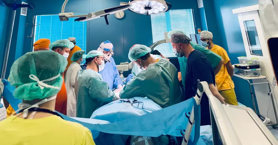 Во Львове 18-летней девушке выполнили уникальную операцию на ноге