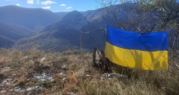 Активисты подняли в оккупированном Крыму флаг Украины 