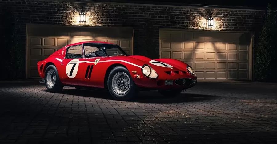На аукционе Sotheby's продали автомобиль Ferrari за рекордные 51,7 миллиона долларов