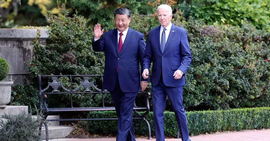Джо Байден під час зустрічі з Сі Цзіньпіном показав лідеру Китаю унікальне фото
