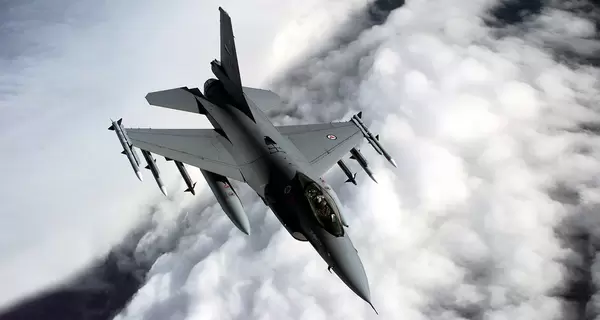 США заявили о начале подготовки украинских пилотов на F-16