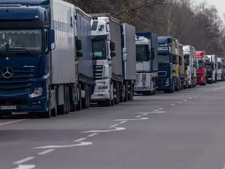 Черга фур на українському кордоні перевищила місяць через страйк польських перевізників