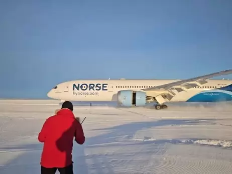 В Антарктиді вперше приземлився пасажирський 
