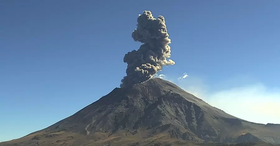 В Мексике проснулся один из самых больших вулканов мира