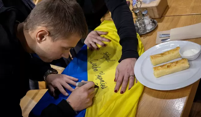 Депортований із Маріуполя Богдан Єрмохін повернувся до України у день свого 18-річчя 