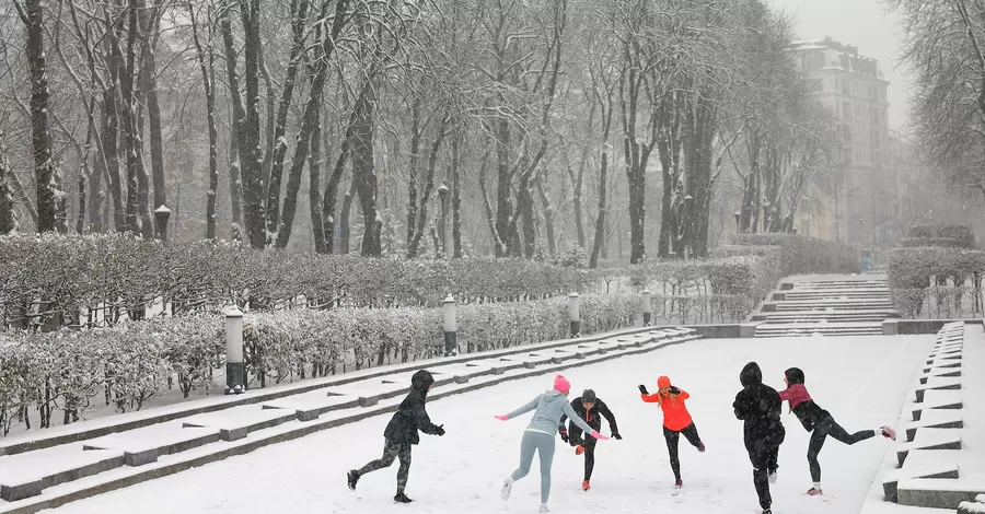 КМДА рекомендує школам працювати у змішаному форматі через прогнозований снігопад