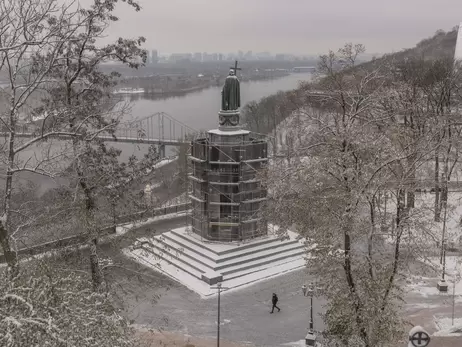 Через снігопади та ожеледицю в понеділок обмежать в'їзд вантажівок у Київ