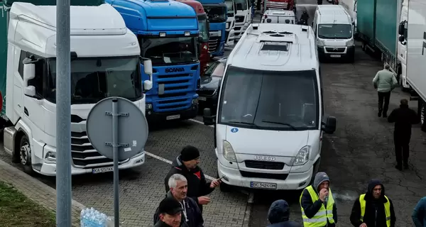 Польские перевозчики усилят блокаду — возле пункта пропуска «Шегини» будет продолжаться круглосуточно