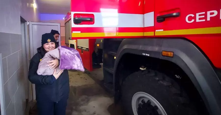 Из-за непогоды в Одесской области медиков к роженице доставили пожарным авто