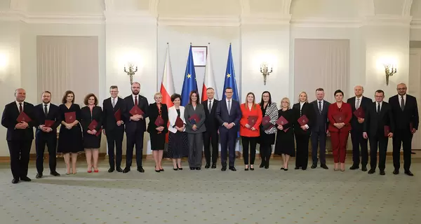 Польша назначила премьера: правительство уже называют «коалицией случайных прохожих»