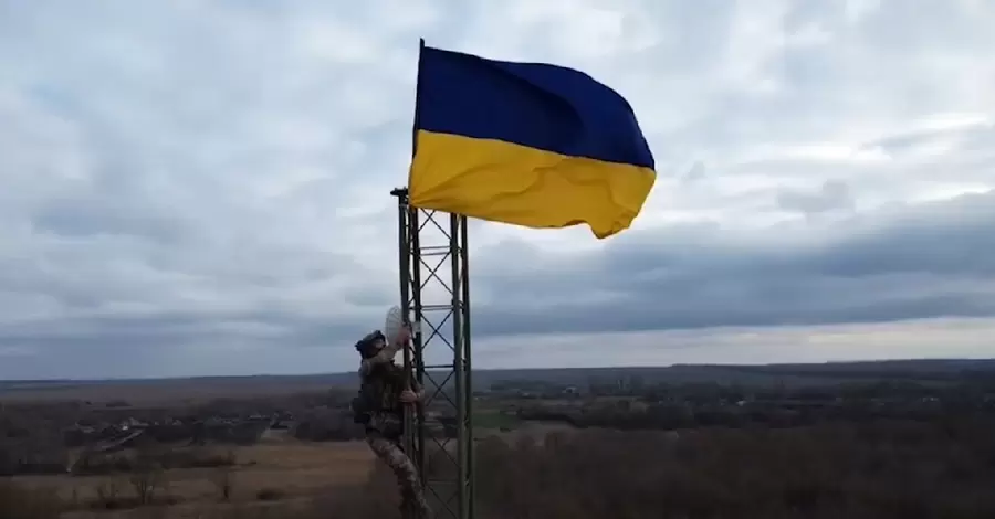 На границе с РФ пограничники подняли флаг Украины 