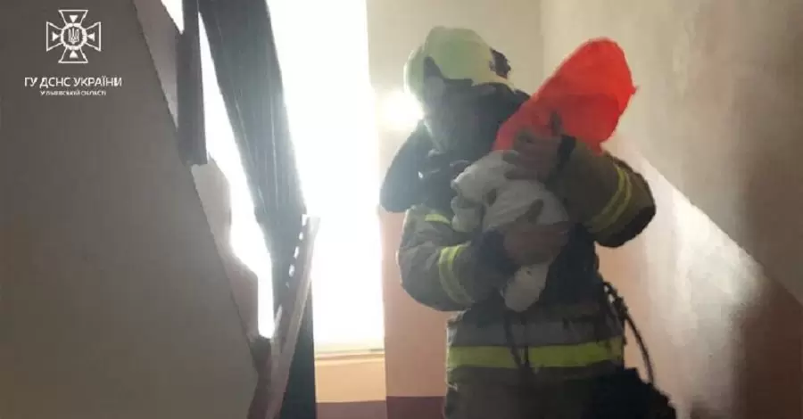 На Львівщині під час пожежі врятували жінку з немовлям
