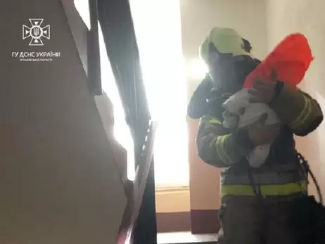На Львівщині під час пожежі врятували жінку з немовлям
