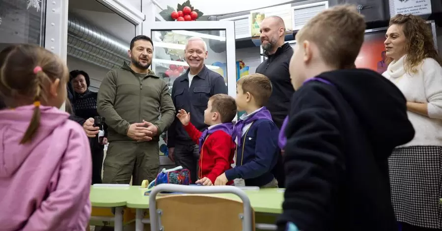  Зеленский в Харькове спустился в метро, ​​чтобы увидеть школьные классы