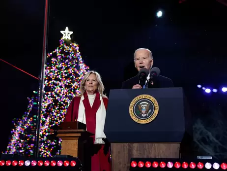 Джо и Джилл Байден зажгли огни рождественской елки у Белого дома