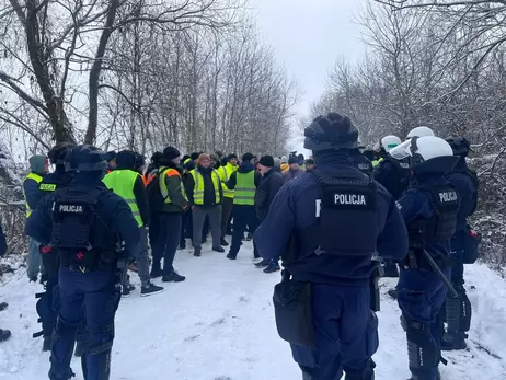 Украина начала подготовку к эвакуации дальнобойщиков из заблокированной границы