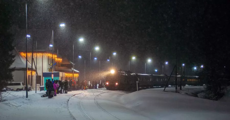 Негода та снігопади: в УЗ заявили про масову затримку поїздів