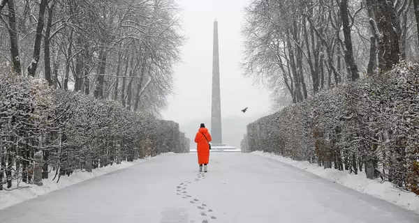 Синоптики попереджають про сильні снігопади на заході та півночі України