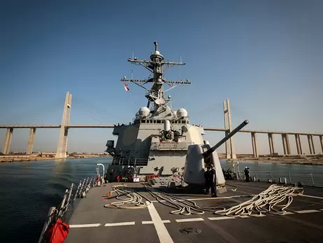 США заявили про серію нападів на судна в Червоному морі