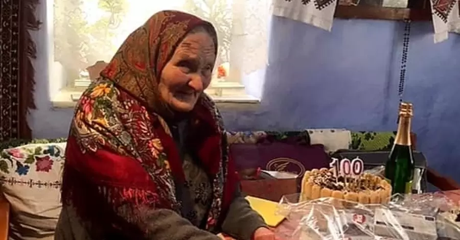 На Тернопільщині пенсіонерка відзначила столітній ювілей
