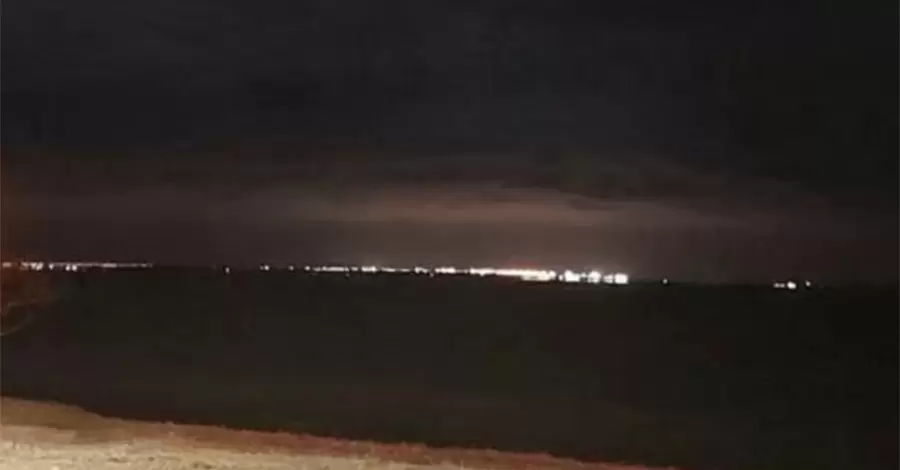  Ночью в Керчи и Феодосии раздались взрывы, Крымский мост перекрыли