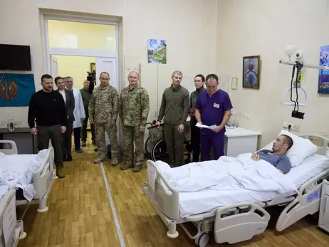 Зеленський у День ЗСУ відвідав військовослужбовців у київському госпіталі