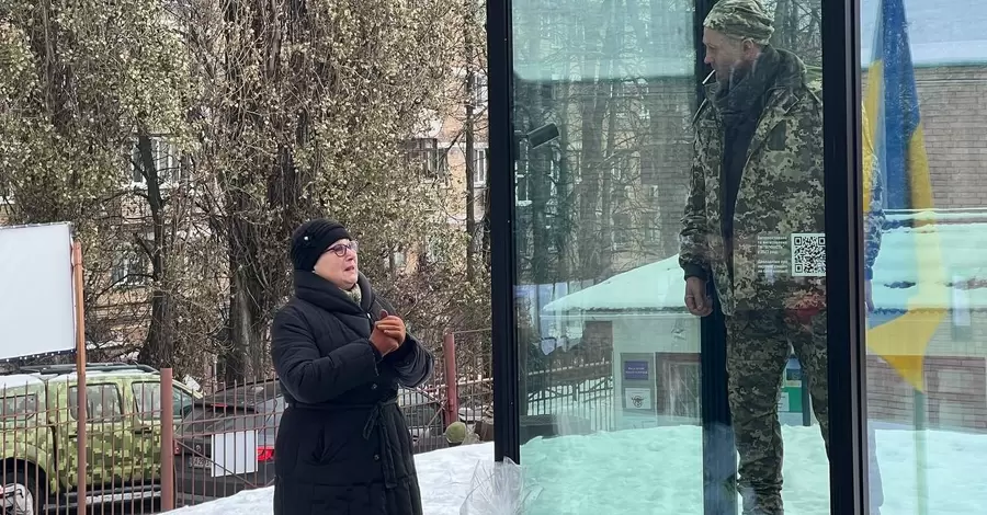 Мать расстрелянного военного Мациевского выступила на открытии памятника сыну в Киеве