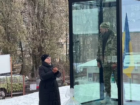 Мать расстрелянного военного Мациевского выступила на открытии памятника сыну в Киеве