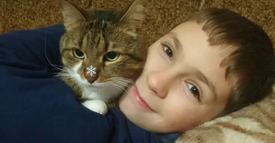 12-річний хлопчик з Нікополя попросив у святого Миколая корм для своєї кішки