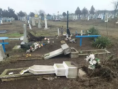 На Одещині чоловіка посадили на чотири роки за руйнування 92 нагробків