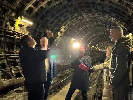 У метро Києва через підтоплення тунелю на пів року зупинили рух потягів між «Деміївською» та «Теремками»
