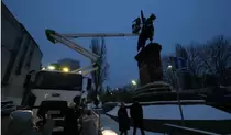 У Києві демонтують пам'ятник Щорсу