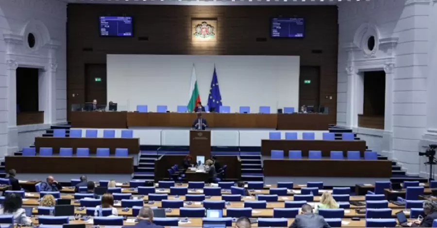 Парламент Болгарії подолав вето президента на бронетранспортери для України