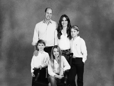 Кейт Миддлтон и принц Уильям показали рождественскую открытку с тремя подросшими детьми