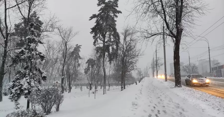 Из-за снегопада на Киевщине энергетики переходят на усиленный режим работы (обновлено)